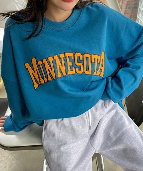 SONA（ソナ）の「SONYUNARA MINNESOTA配色刺繍ポイントトレーナー（スウェット・レディース・ブラック/ライトグレー/グリーン/ブルー/パープル/ピンク・FREE）」の9枚目の写真