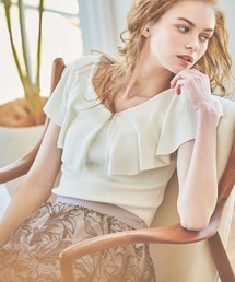 ブイネックフリルニット