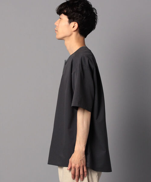 GLOSTER（グロスター）の「AIR TROUGH HENRY TEE ヘンリーネックTシャツ (※ジメジメした季節に最適！通気性◎、軽量◎、ストレッチ性◎の機能素材を使用)（Tシャツ/カットソー・メンズ・チャコールグレー/ネイビー/グレイッシュベージュ・MEDIUM/LARGE）」の5枚目の写真