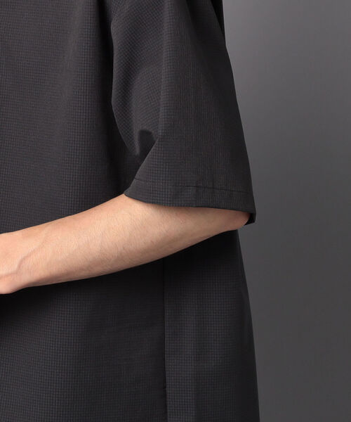 GLOSTER（グロスター）の「AIR TROUGH HENRY TEE ヘンリーネックTシャツ (※ジメジメした季節に最適！通気性◎、軽量◎、ストレッチ性◎の機能素材を使用)（Tシャツ/カットソー・メンズ・チャコールグレー/ネイビー/グレイッシュベージュ・MEDIUM/LARGE）」の8枚目の写真