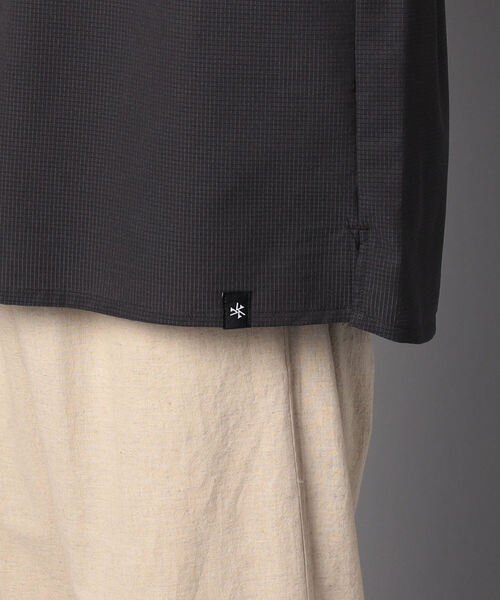 GLOSTER（グロスター）の「AIR TROUGH HENRY TEE ヘンリーネックTシャツ (※ジメジメした季節に最適！通気性◎、軽量◎、ストレッチ性◎の機能素材を使用)（Tシャツ/カットソー・メンズ・チャコールグレー/ネイビー/グレイッシュベージュ・MEDIUM/LARGE）」の9枚目の写真