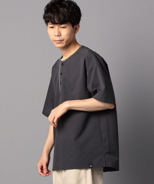 GLOSTER（グロスター）の「AIR TROUGH HENRY TEE ヘンリーネックTシャツ (※ジメジメした季節に最適！通気性◎、軽量◎、ストレッチ性◎の機能素材を使用)（Tシャツ/カットソー・メンズ・チャコールグレー/ネイビー/グレイッシュベージュ・MEDIUM/LARGE）」の14枚目の写真