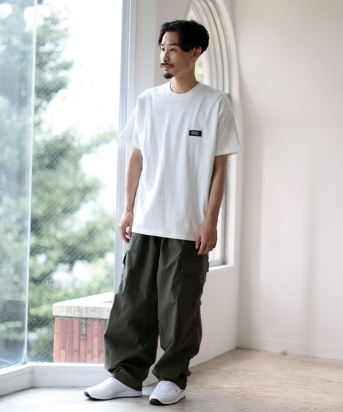 UNIVERSAL OVERALL(ユニバーサルオーバーオール)の「UNIVERSAL OVERALL × BEAMS / 別注 Heavy Weight Crew Neck Tee(Tシャツ/カットソー・メンズ・ホワイト/ブラック/ネイビー・MEDIUM/X-LARGE/SMALL/LARGE)」の4枚目の写真