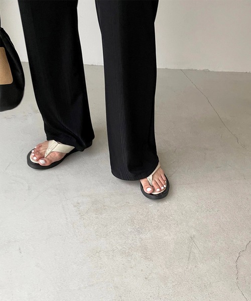 CANAL JEAN（キャナルジーン）の「via j(ヴィアジェイ) ソフトストレッチフレアパンツ（その他パンツ・レディース・ブラック・SMALL/MEDIUM）」の4枚目の写真