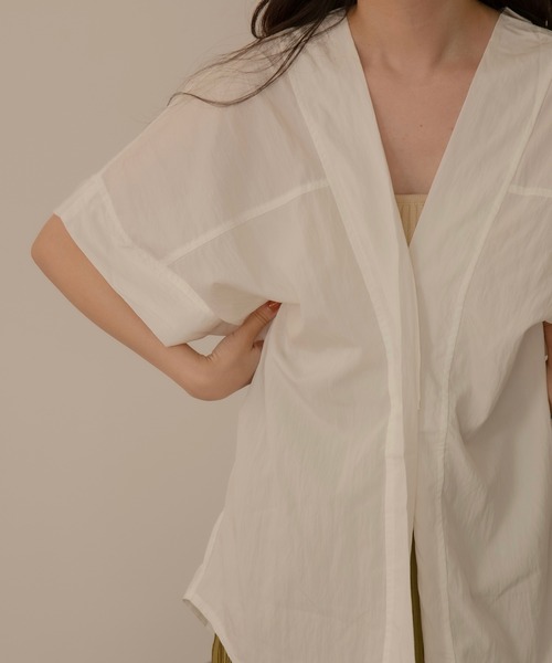 lawgy(ラウジー)の「V stitch blouse(シャツ/ブラウス・レディース・ホワイト/ブラウン・FREE)」の1枚目の写真