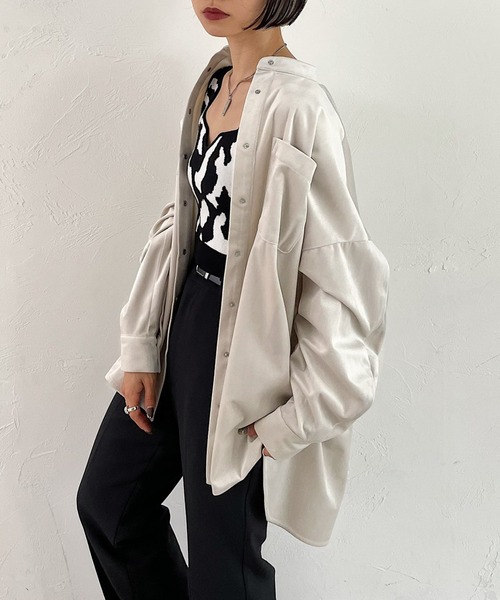 PAGEBOY(ページボーイ)の「シルキーベルベットシャツ(シャツ/ブラウス・レディース・ブラック/アイボリー/ブルー系その他/グレイッシュベージュ/ブルー系その他2・FREE)」の2枚目の写真