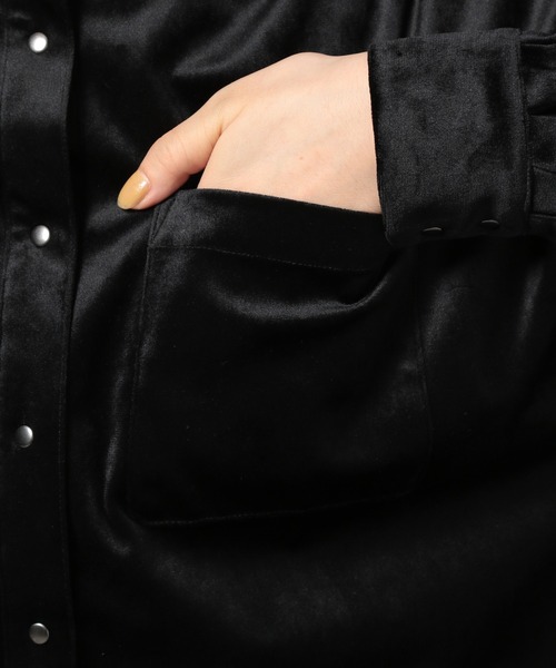 PAGEBOY(ページボーイ)の「シルキーベルベットシャツ(シャツ/ブラウス・レディース・ブラック/アイボリー/ブルー系その他/グレイッシュベージュ/ブルー系その他2・FREE)」の14枚目の写真