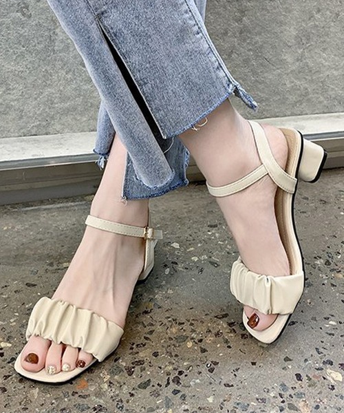 JUNOAH（ジュノア）の「ドレープバンドストラップサンダル（サンダル・レディース・ブラック/グリーン/アイボリー・38/39/35/36/37）」の2枚目の写真