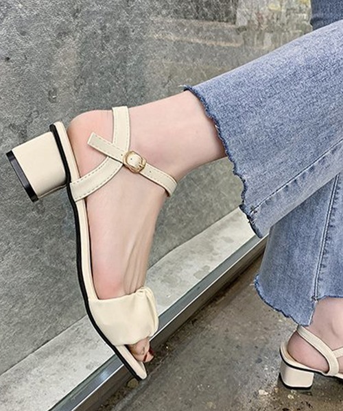 JUNOAH（ジュノア）の「ドレープバンドストラップサンダル（サンダル・レディース・ブラック/グリーン/アイボリー・38/39/35/36/37）」の4枚目の写真