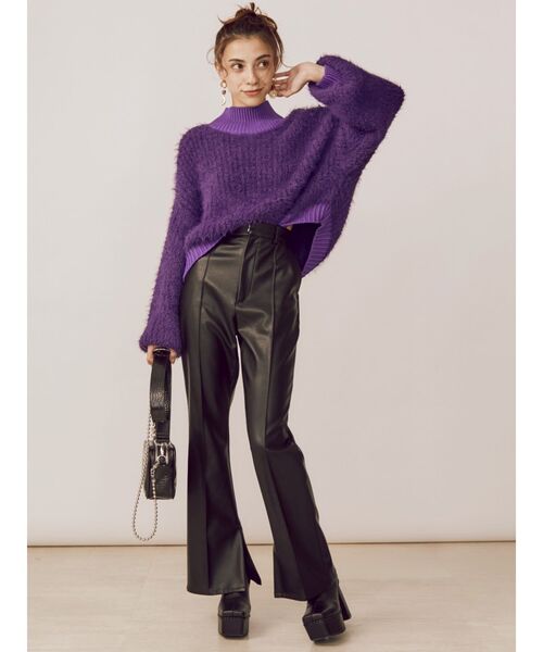 EVRIS(エヴリス)の「フェイクレザーフレアパンツ(その他パンツ・レディース・ベージュ/ブラック/アイボリー・MEDIUM/SMALL)」の12枚目の写真