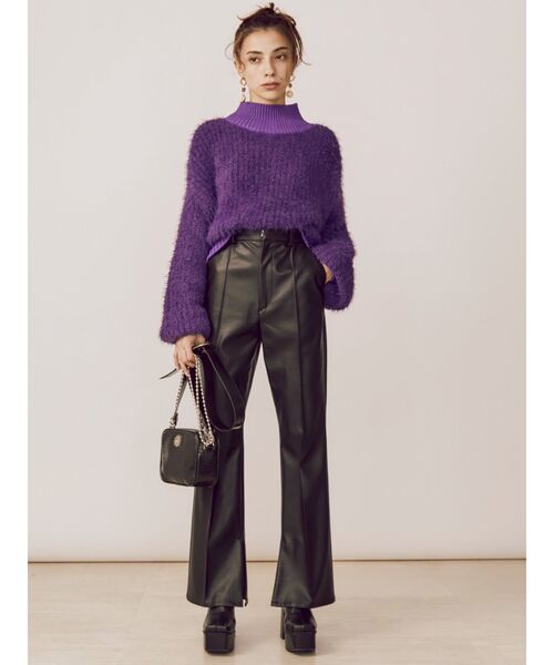 EVRIS(エヴリス)の「フェイクレザーフレアパンツ(その他パンツ・レディース・ベージュ/ブラック/アイボリー・MEDIUM/SMALL)」の10枚目の写真