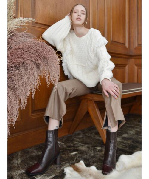 EVRIS(エヴリス)の「フェイクレザーフレアパンツ(その他パンツ・レディース・ベージュ/ブラック/アイボリー・MEDIUM/SMALL)」の7枚目の写真