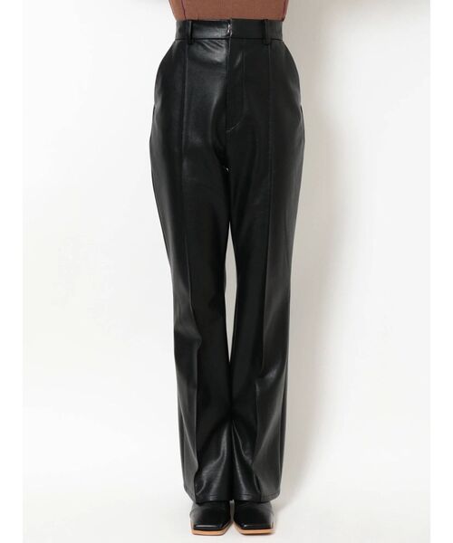 EVRIS(エヴリス)の「フェイクレザーフレアパンツ(その他パンツ・レディース・ベージュ/ブラック/アイボリー・MEDIUM/SMALL)」の18枚目の写真