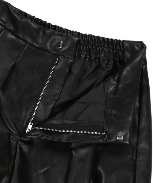 SPINNS（スピンズ）の「フェイクレザー タックショートパンツ（その他パンツ・レディース・ブラック・ONESIZE）」の8枚目の写真