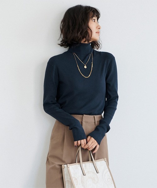 UR'S（ユアーズ）の「タートルネックリブニット（ニット/セーター・レディース・オフホワイト/ベージュ/ブルー/ネイビー/ブラック・S/M/L）」の4枚目の写真