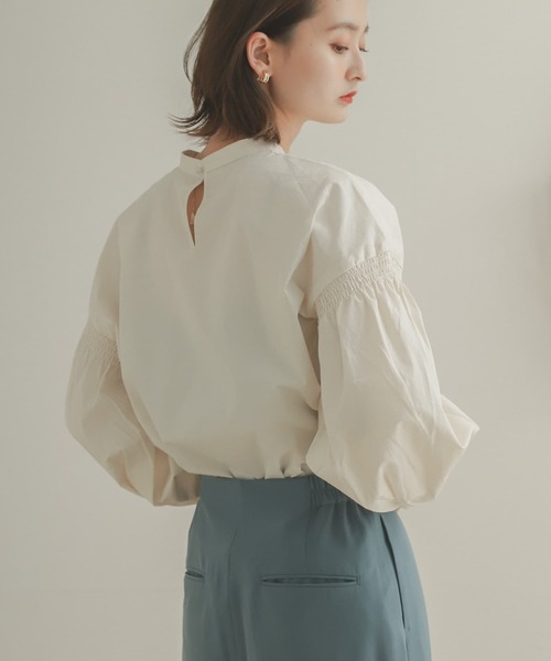SENSE OF PLACE by URBAN RESEARCH(センスオブプレイスバイアーバンリサーチ)の「ボリュームパフスリーブブラウス(シャツ/ブラウス・レディース・ライトカーキ/アイボリー/ブラック・ONE)」の9枚目の写真
