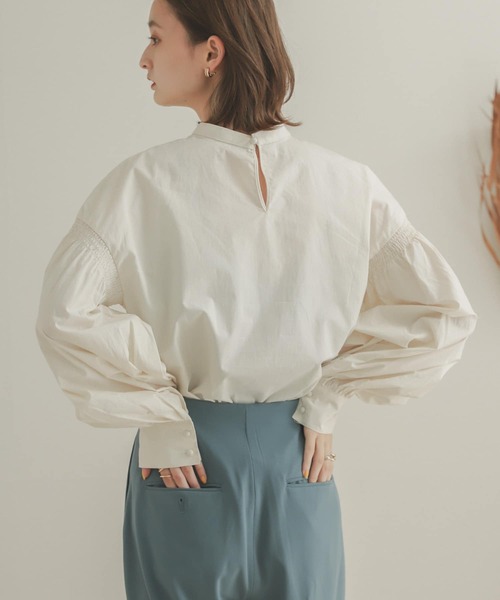 SENSE OF PLACE by URBAN RESEARCH(センスオブプレイスバイアーバンリサーチ)の「ボリュームパフスリーブブラウス(シャツ/ブラウス・レディース・ライトカーキ/アイボリー/ブラック・ONE)」の10枚目の写真