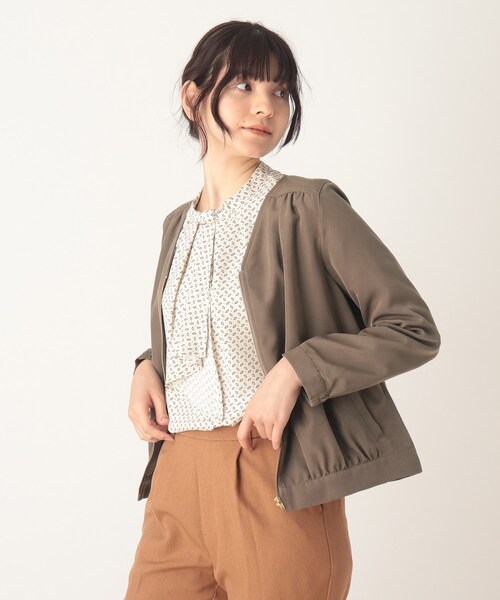 DRESKIP(ドレスキップ)の「◆Vネックギャザーブルゾン(ブルゾン・レディース・ブラック/サンドベージュ/ブラウン系その他2・02/03/04)」の3枚目の写真