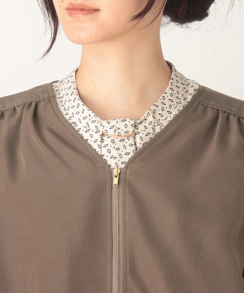 DRESKIP(ドレスキップ)の「◆Vネックギャザーブルゾン(ブルゾン・レディース・ブラック/サンドベージュ/ブラウン系その他2・02/03/04)」の10枚目の写真