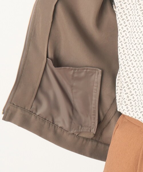 DRESKIP(ドレスキップ)の「◆Vネックギャザーブルゾン(ブルゾン・レディース・ブラック/サンドベージュ/ブラウン系その他2・02/03/04)」の4枚目の写真