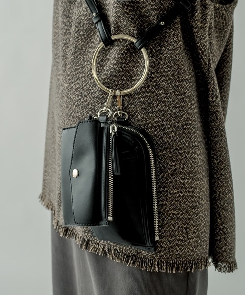 mystic（ミスティック）の「マルチWAYチャームBAG（ショルダーバッグ・レディース・ブラック/ベージュ/グリーン・ONE SIZE）」の2枚目の写真