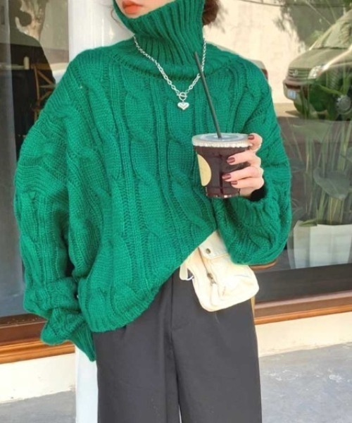 MANGROVE（マングローブ）の「タートルネックケーブルニット（ニット/セーター・レディース・グリーン/アイボリー・FREE）」の2枚目の写真
