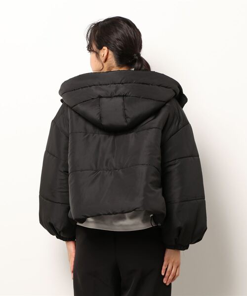 FREE'S MART（フリーズマート）の「【Sシリーズ対応】中綿ボリュームスリーブショートブルゾン（ブルゾン・レディース・ブラック/ベージュ/ホワイト・MEDIUM/SMALL）」の6枚目の写真