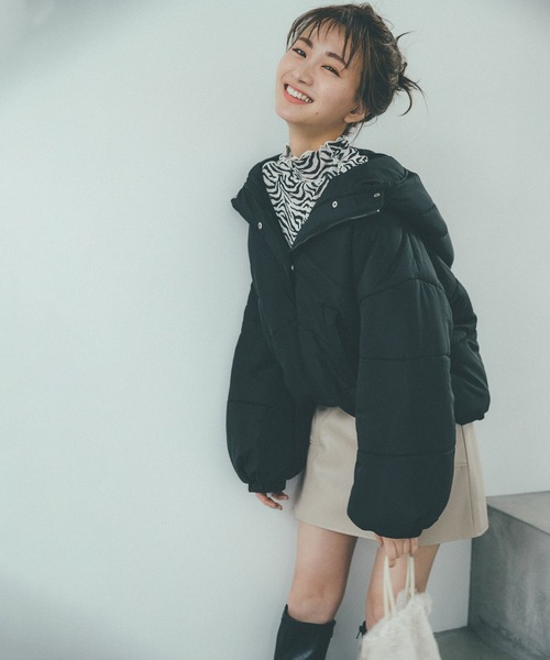 FREE'S MART（フリーズマート）の「【Sシリーズ対応】中綿ボリュームスリーブショートブルゾン（ブルゾン・レディース・ブラック/ベージュ/ホワイト・MEDIUM/SMALL）」の3枚目の写真