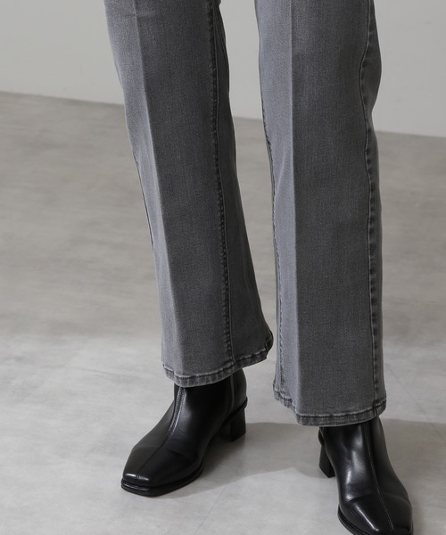 N.（N. Natural Beauty Basic）（エヌエヌナチュラルビューティーベーシック）の「センタープレスフレアパンツ（デニムパンツ・レディース・グレー/ブルー・MEDIUM/SMALL）」の13枚目の写真