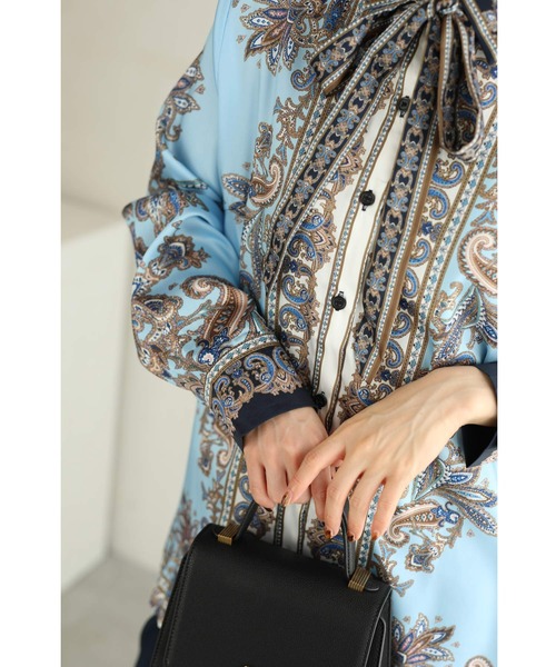 cawaii（カワイイ）の「（リボン付き）ゴージャスなスカーフ柄の艶ブラウストップス（シャツ/ブラウス・レディース・ライトブルー・FREE）」の14枚目の写真