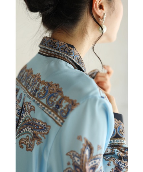 cawaii（カワイイ）の「（リボン付き）ゴージャスなスカーフ柄の艶ブラウストップス（シャツ/ブラウス・レディース・ライトブルー・FREE）」の9枚目の写真