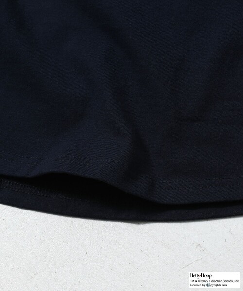 FREAK'S STORE（フリークスストア）の「WEB限定 CHILLAX/チラックス ビッグシルエット サーフプリントTシャツ（Tシャツ/カットソー・メンズ・ネイビー/グレー/ホワイト・LARGE/MEDIUM）」の9枚目の写真