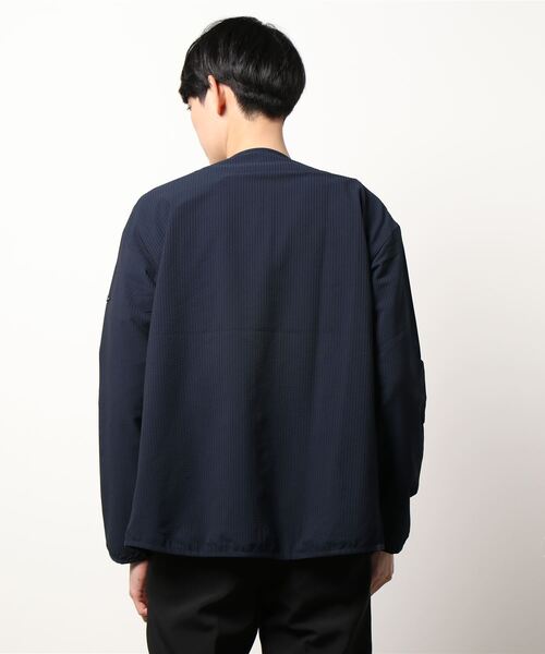 Grand PARK（グランドパーク）の「ギンガムサッカーノーカラーブルゾン（ノーカラージャケット・メンズ・ベージュ/ネイビー・MEDIUM/LARGE）」の4枚目の写真