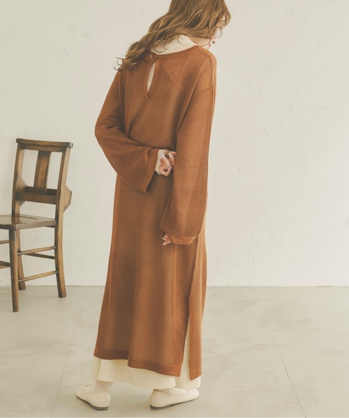 Ambre Neige(アンブルネージュ)の「メッシュニットロングワンピース/【WEB/EC限定商品】(ワンピース・レディース・ベージュ/アイボリー/キャメル・FREE)」の11枚目の写真