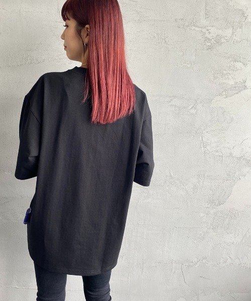 B ONE SOUL（ビーワンソウル）の「【WEB限定】[SEQUENCE BY B-ONE-SOUL/シークエンス] フレイムカレッジロゴワッペン クルーネックTシャツ（Tシャツ/カットソー・レディース・ブラック/ホワイト/グレー・M/XL/L）」の12枚目の写真