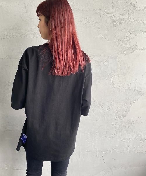 B ONE SOUL（ビーワンソウル）の「【WEB限定】[SEQUENCE BY B-ONE-SOUL/シークエンス] フレイムカレッジロゴワッペン クルーネックTシャツ（Tシャツ/カットソー・レディース・ブラック/ホワイト/グレー・M/XL/L）」の11枚目の写真