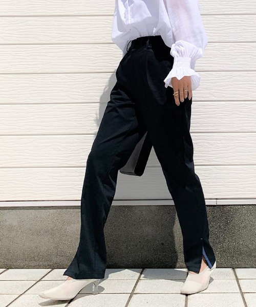 Q（キュー）の「グログランスリットタックパンツ（その他パンツ・レディース・ベージュ/ネイビー・MEDIUM）」の2枚目の写真