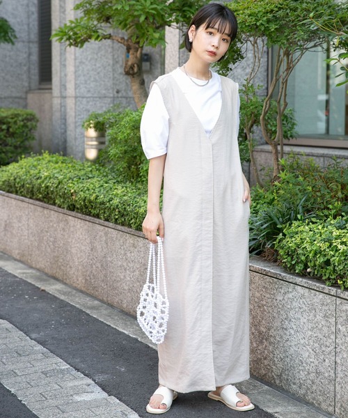 KBF(ケイビーエフ)の「バッククロスIラインジャンパースカート(ワンピース・レディース・ブラック/ベージュ/ブラウン・ONE)」の6枚目の写真