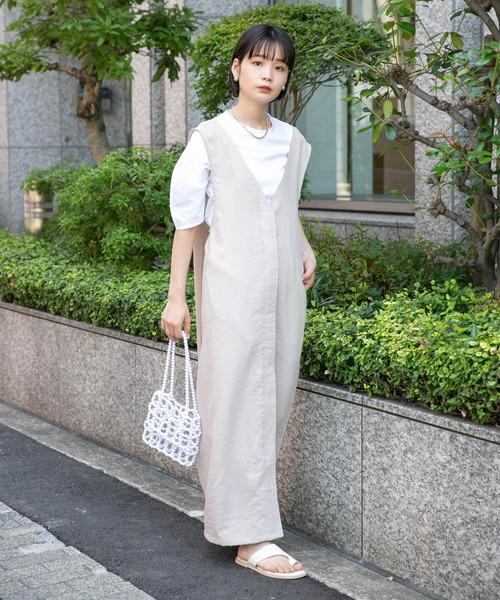 KBF(ケイビーエフ)の「バッククロスIラインジャンパースカート(ワンピース・レディース・ブラック/ベージュ/ブラウン・ONE)」の7枚目の写真