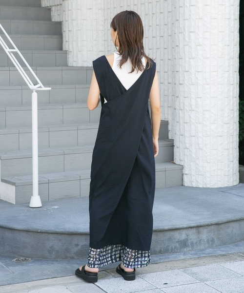 KBF(ケイビーエフ)の「バッククロスIラインジャンパースカート(ワンピース・レディース・ブラック/ベージュ/ブラウン・ONE)」の21枚目の写真