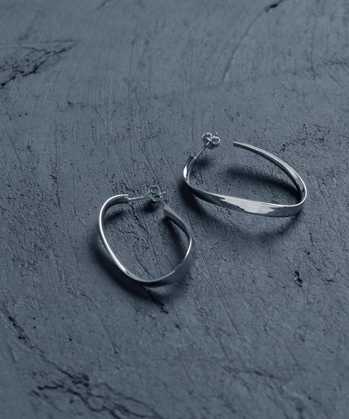 YArKA（ヤーカ）の「【YArKA/ヤーカ】silver925 distortion oval pierce/歪み楕円ピアス シルバー925（ピアス（両耳用）・レディース・シルバー・FREE）」の6枚目の写真