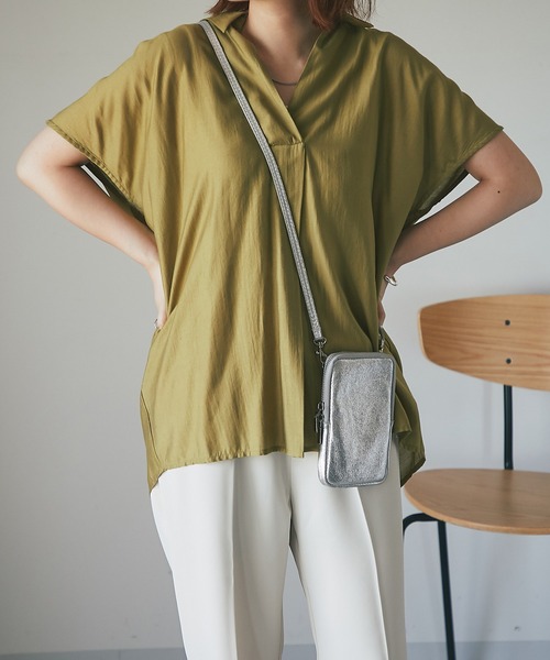 un dix cors(アンディコール)の「抜け感のあるとろみシルエット スキッパー半袖ブラウス(シャツ/ブラウス・レディース・カーキ/モカ/チャコール/オフホワイト・FREE)」の1枚目の写真