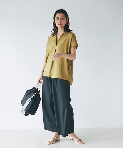 un dix cors(アンディコール)の「抜け感のあるとろみシルエット スキッパー半袖ブラウス(シャツ/ブラウス・レディース・カーキ/モカ/チャコール/オフホワイト・FREE)」の11枚目の写真