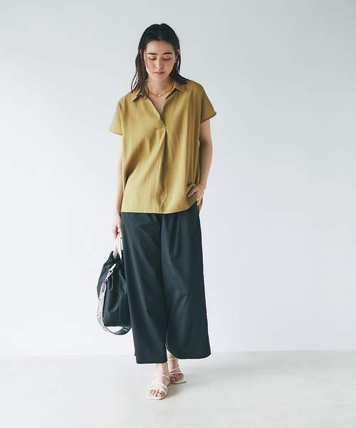 un dix cors(アンディコール)の「抜け感のあるとろみシルエット スキッパー半袖ブラウス(シャツ/ブラウス・レディース・カーキ/モカ/チャコール/オフホワイト・FREE)」の6枚目の写真
