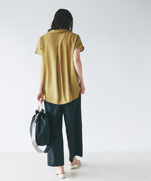 un dix cors(アンディコール)の「抜け感のあるとろみシルエット スキッパー半袖ブラウス(シャツ/ブラウス・レディース・カーキ/モカ/チャコール/オフホワイト・FREE)」の9枚目の写真