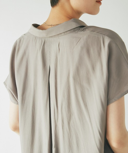 un dix cors(アンディコール)の「抜け感のあるとろみシルエット スキッパー半袖ブラウス(シャツ/ブラウス・レディース・カーキ/モカ/チャコール/オフホワイト・FREE)」の19枚目の写真