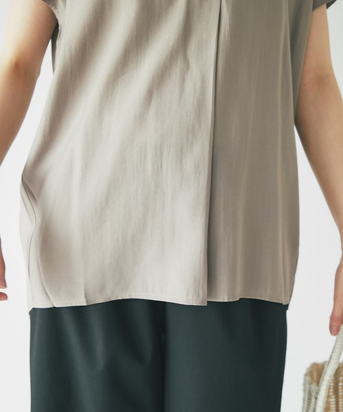 un dix cors(アンディコール)の「抜け感のあるとろみシルエット スキッパー半袖ブラウス(シャツ/ブラウス・レディース・カーキ/モカ/チャコール/オフホワイト・FREE)」の17枚目の写真
