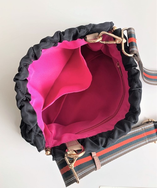 Q(キュー)の「キルトメロンミニショルダー(ショルダーバッグ・レディース・ブラック/ベージュ/ワインレッド・ONE SIZE)」の11枚目の写真