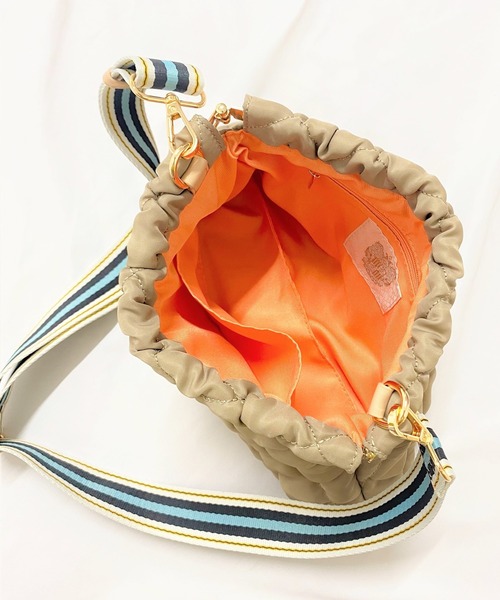 Q(キュー)の「キルトメロンミニショルダー(ショルダーバッグ・レディース・ブラック/ベージュ/ワインレッド・ONE SIZE)」の12枚目の写真