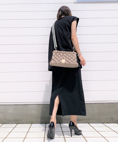 Q(キュー)の「キルトメロンミニショルダー(ショルダーバッグ・レディース・ブラック/ベージュ/ワインレッド・ONE SIZE)」の19枚目の写真